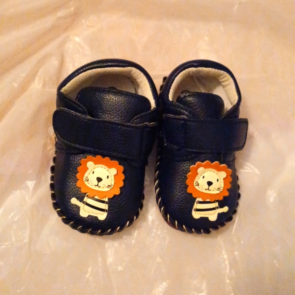 Baby Shoes with Lion Applique